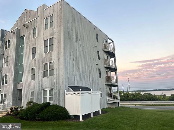 5th image of 5215 Le Parc Dr #1