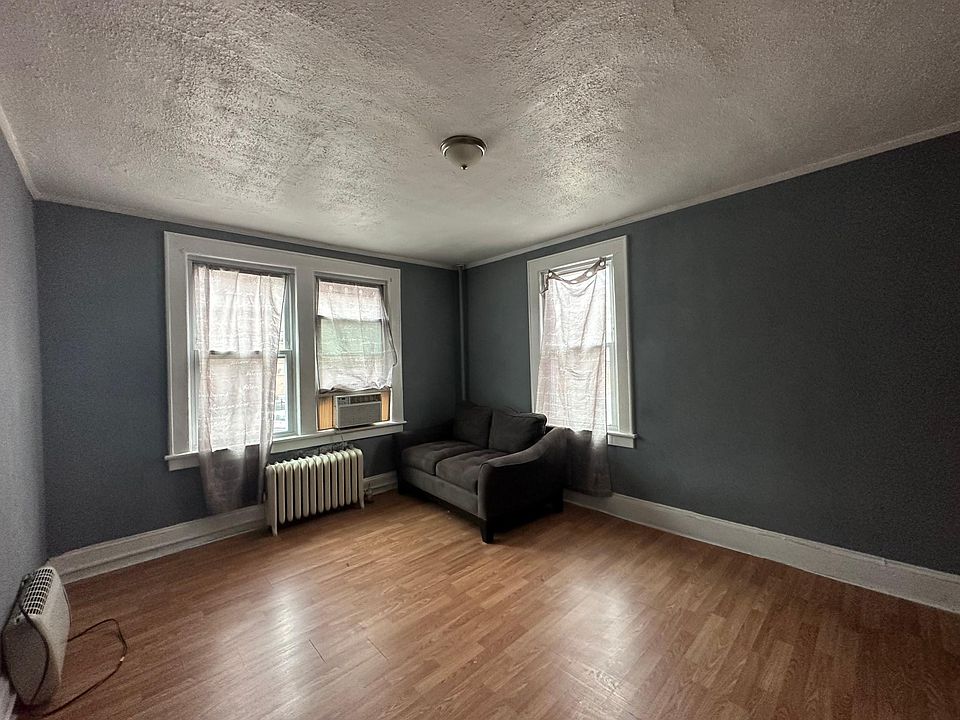 2nd image of 911 Asylum Ave #A3