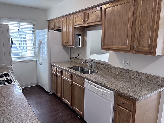 4th image of 1510 Cove Dr #241-D