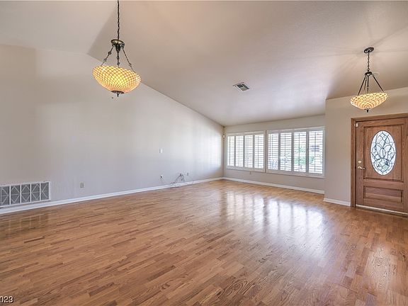 3rd image of 3016 Hawksdale Dr