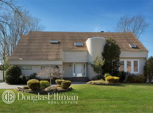 6 Turret Ln, Woodbury, NY 11797