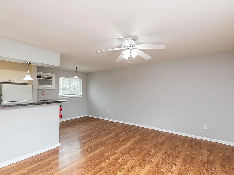 425 Emerson St #13 — Photo 3