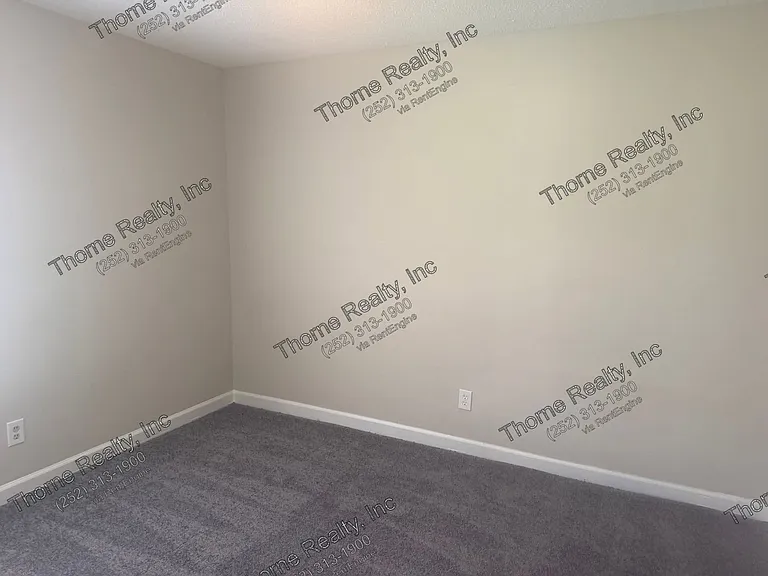 1418 Davis St — Photo 4