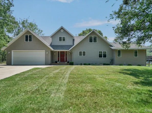 9683 Shore Dr, Pigeon, MI 48755