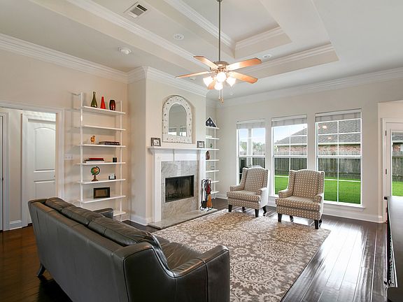 5th image of 102 Oak Knoll Ct