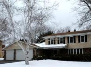 21000 Bramblewood Trl, Brookfield, WI 53045