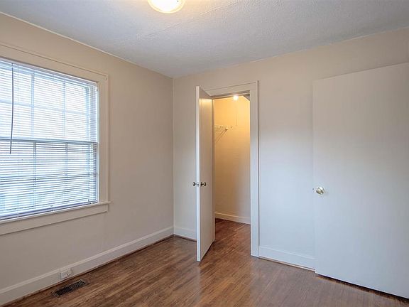 4th image of 407 E 22nd St