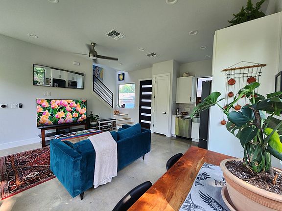 2nd image of 608 Hammack Dr Unit 2