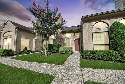 1022 Memorial Village Dr Photo 1