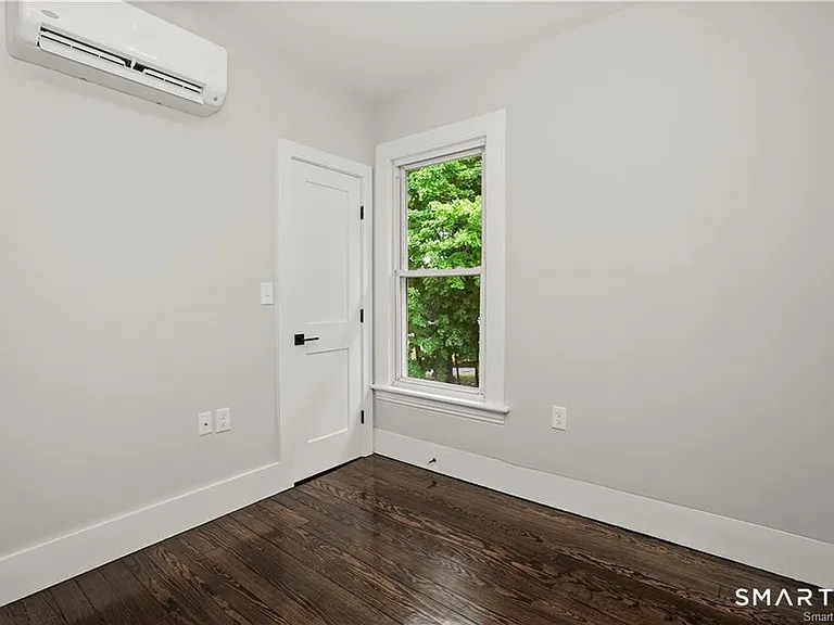 174 Coram Ave #2B — Photo 8