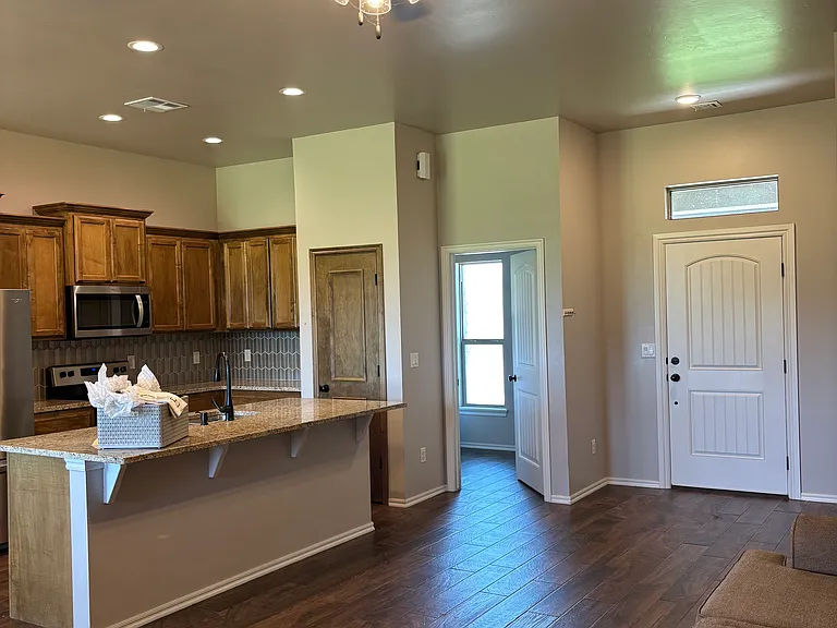 2209 E Grassland Ln — Photo 5