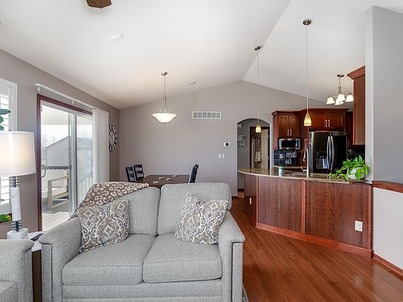 4th image of 2518 N Woodridge St