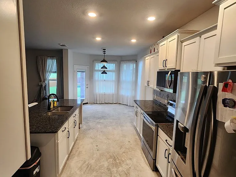 904 Garden Green Dr — Photo 6