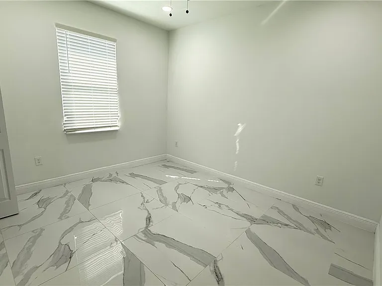 508 Bell Blvd S — Photo 8