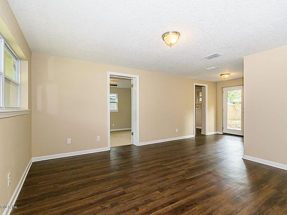 4th image of 510 Brighton Ave