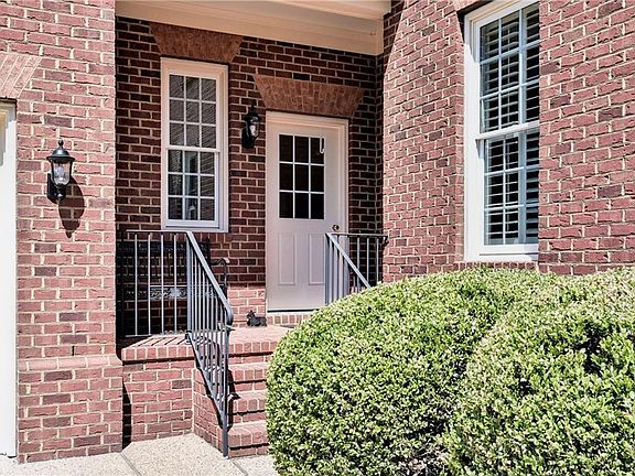 3rd image of 208 W Kilbride