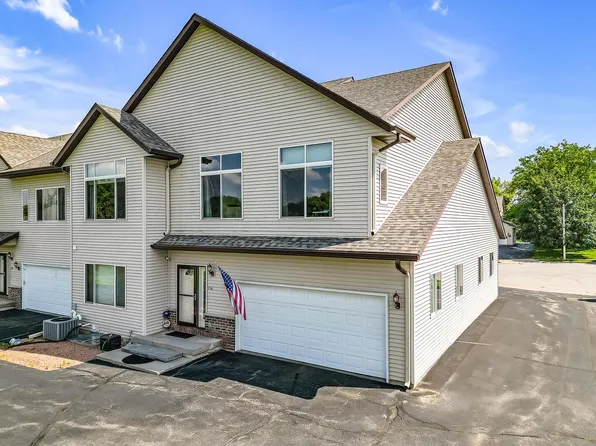 736 Cherokee PATH #9, Lake Mills, WI 53551