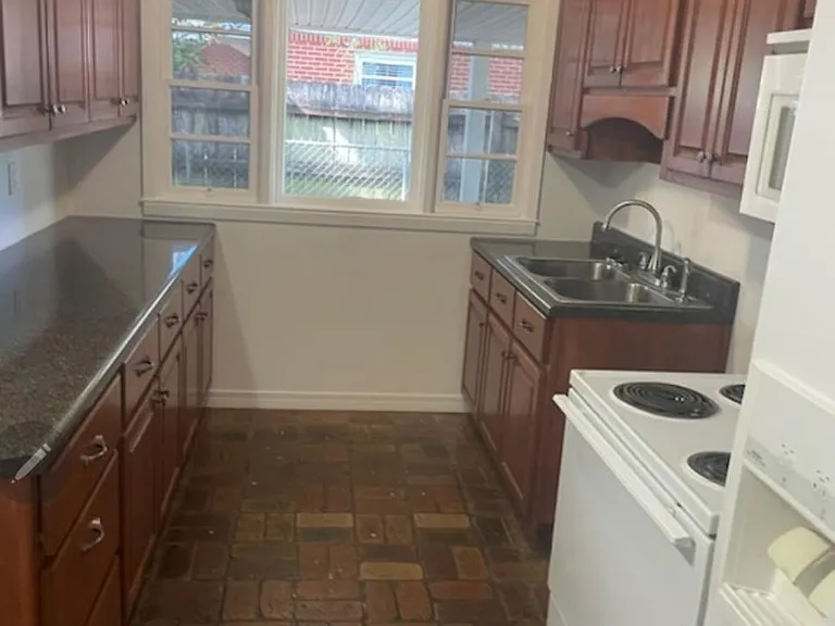 2402 King Ave — Photo 6