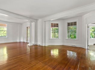 24 Cliff St, Nahant, MA 01908