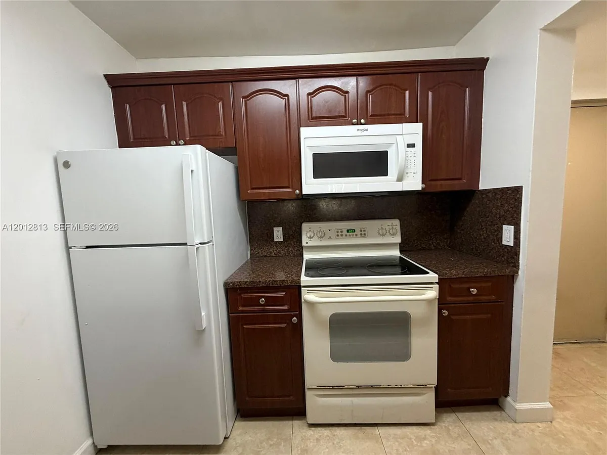 Building Photo - 8100 Geneva Ct #241