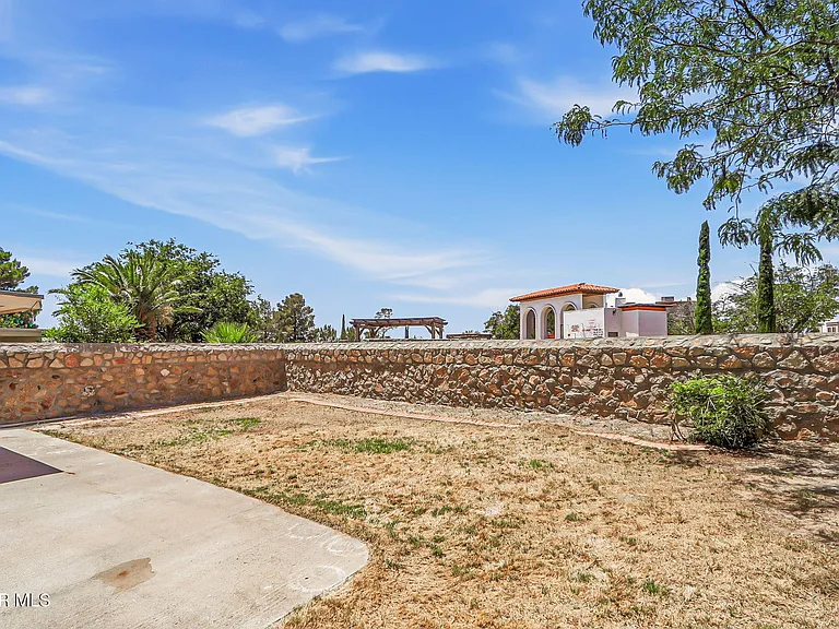 6141 Sierra Valle Ln — Photo 40