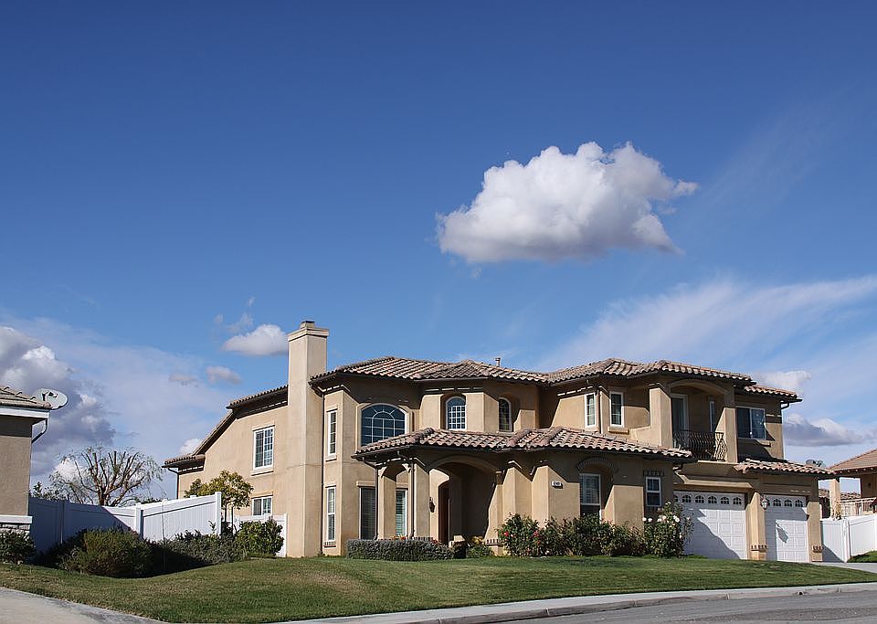 Looks Like a Tuscan Mansion
