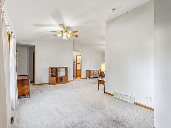 5th image of 285 Legner St
