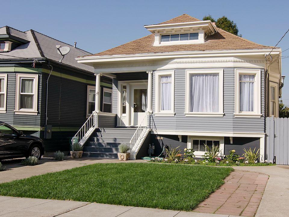 Charming Colonial Revival Co