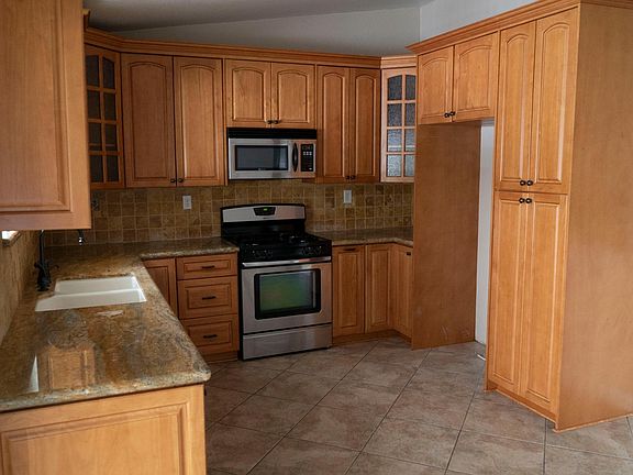 3rd image of 6741 Klusman Ave