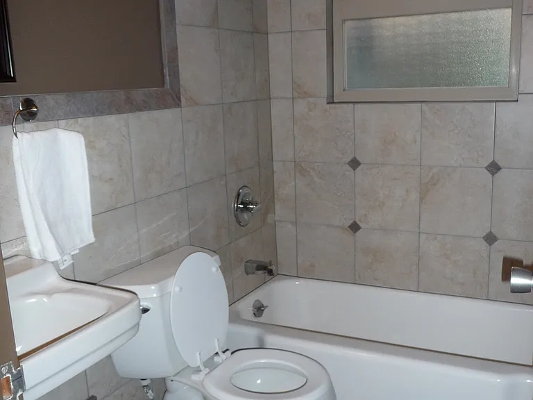 2350 Beacon Ave S — Photo 17