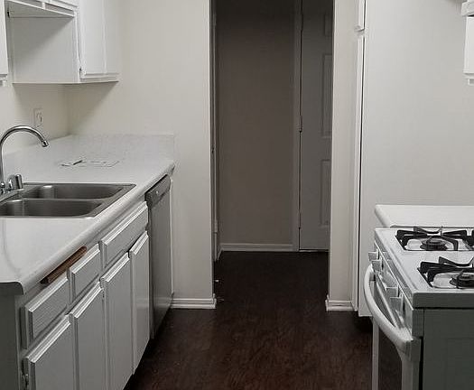 5th image of 18415 Dearborn St #304