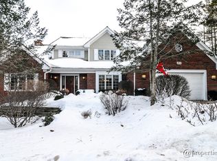 308 Carriage Hill Cir, Libertyville, IL 60048