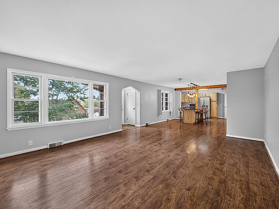 5th image of 3011 Main St