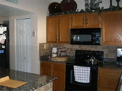 5th image of 1786 E Sierra St
