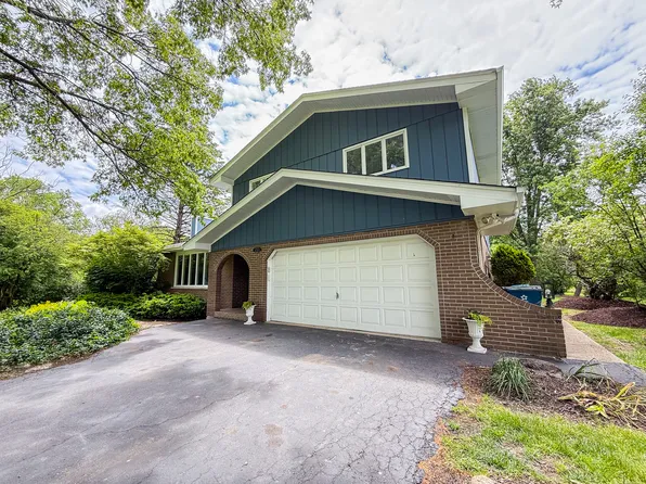 12533 S Iroquois Rd, Palos Park, IL 60464