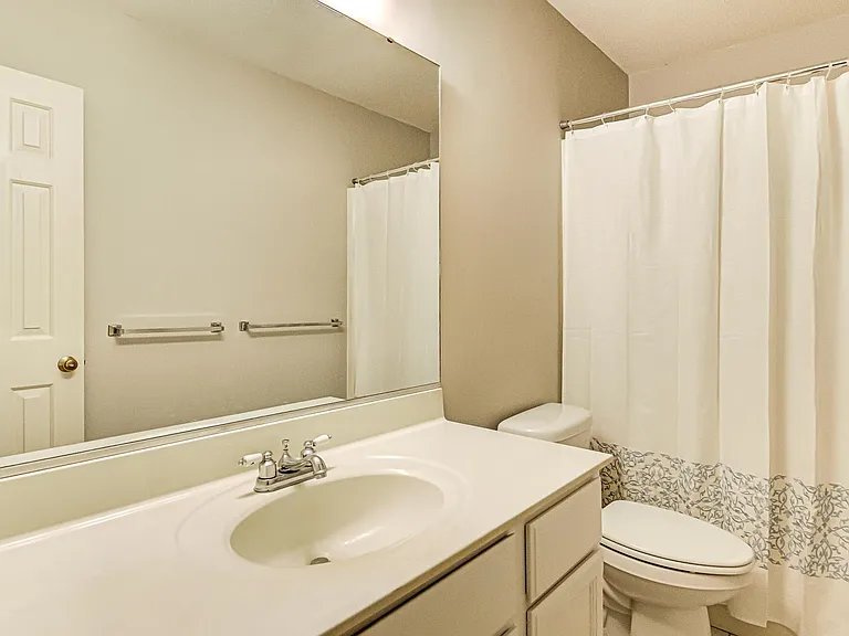 4639 Lawndale Dr — Photo 3
