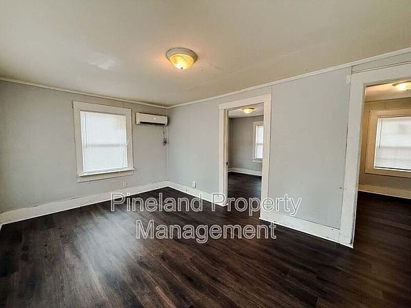 5th image of 407 Andy St