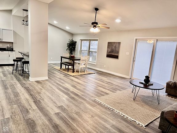 3rd image of 645 Queenswood Dr