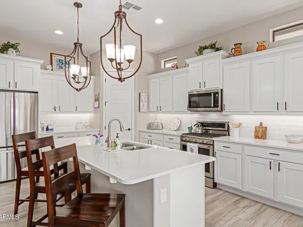 2121 N RED Cliff, Mesa, AZ 85207