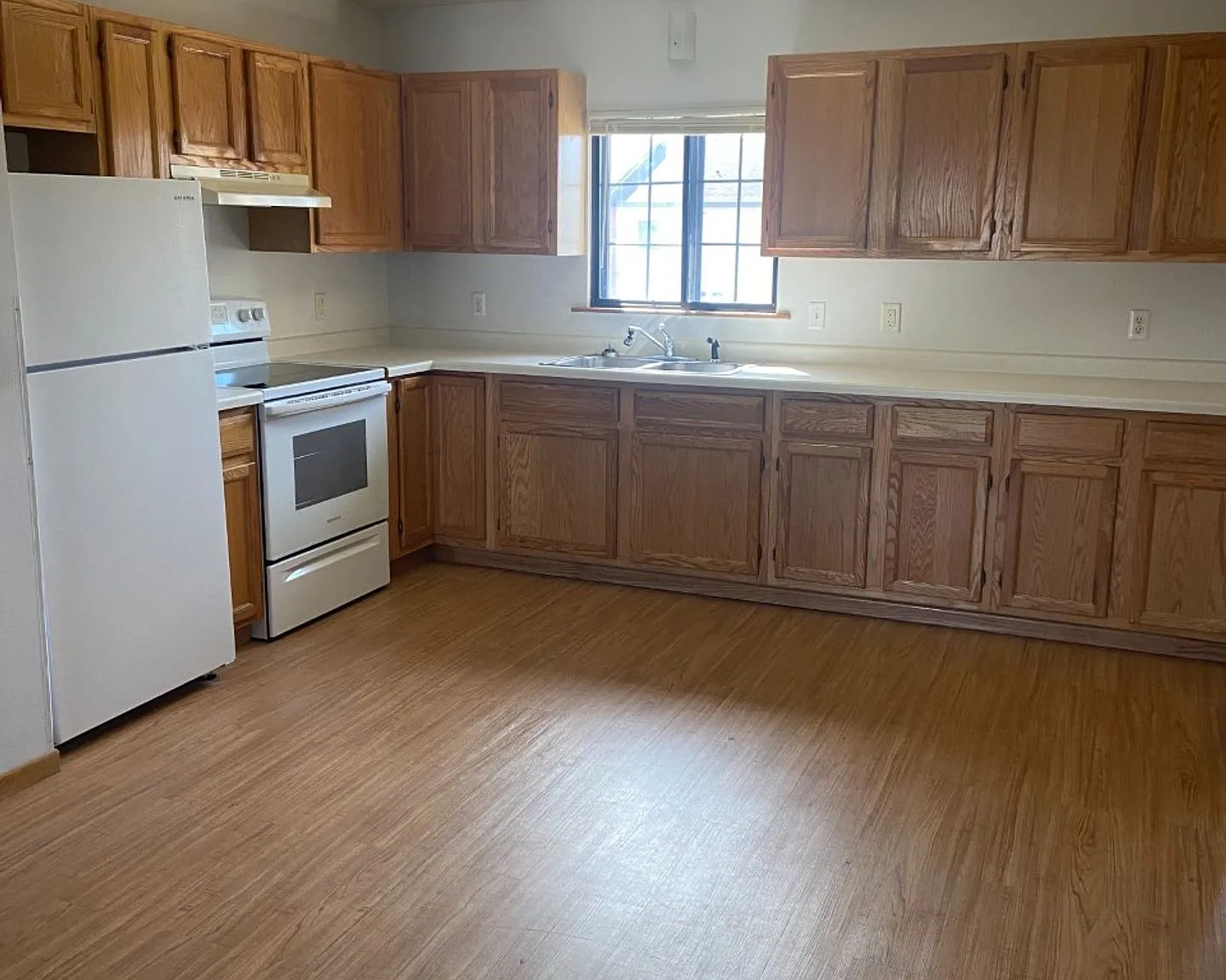 Sunset View Apartments — Photo 1