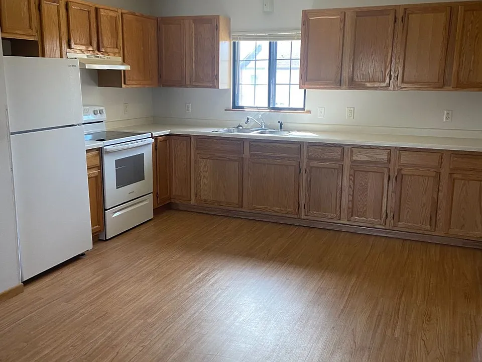 23298 Elm St