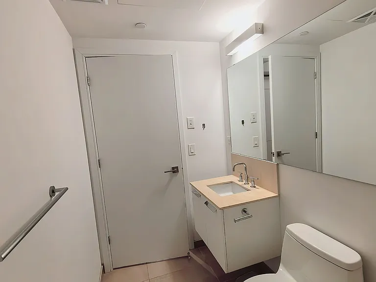 50 Charles St E #2607 — Photo 7