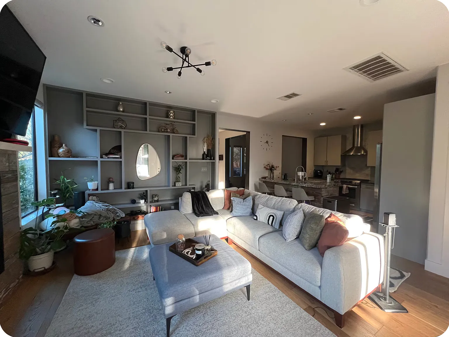 3 bed, 1913 sqft, $4,989 — Photo 2