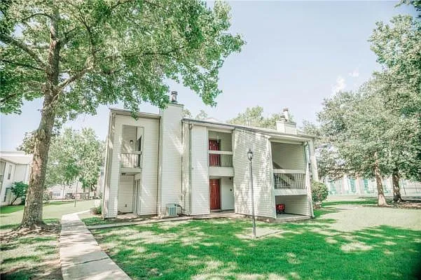 2 bed, 1000 sqft, $1,290 — Photo 1