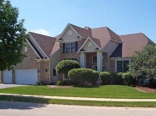 221 Aspen Ln, Aurora, IL 60504