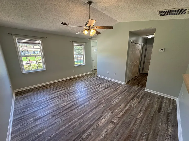 212 Harvest Way — Photo 4