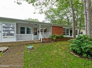 91 E Edinburgh Ln, Lakewood, NJ 08701