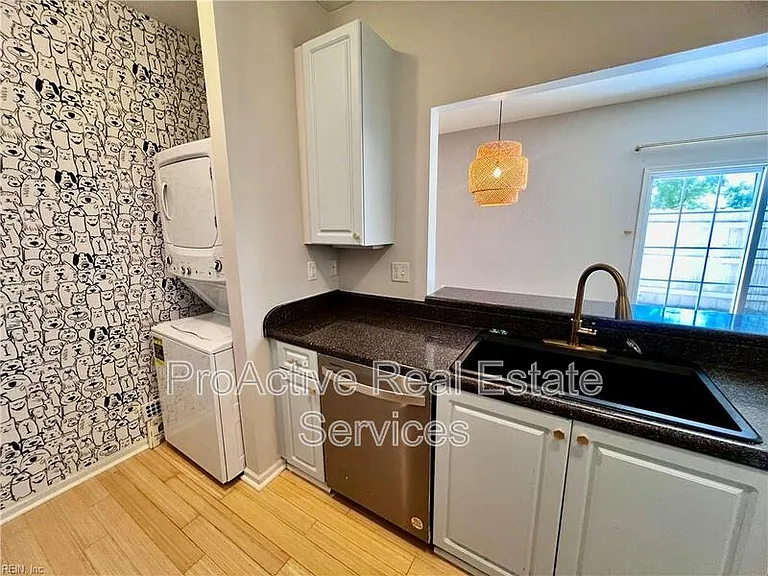 4581 Duffy Dr — Photo 6