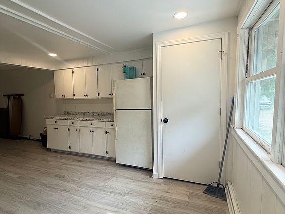 3rd image of 22 Reeves St #22