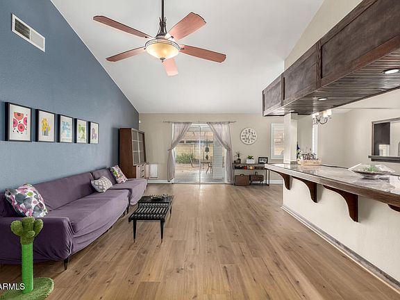 3rd image of 923 E AIRE LIBRE Avenue